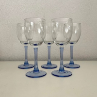 5 Wijnglazen met blauwe voet